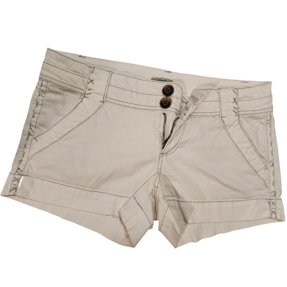 #22 Women's BKE size 26 white shorts